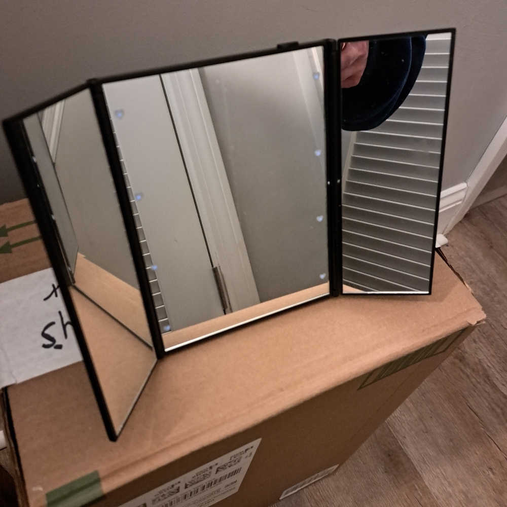Tri-Fold Vanity Mirror with Light,5x6